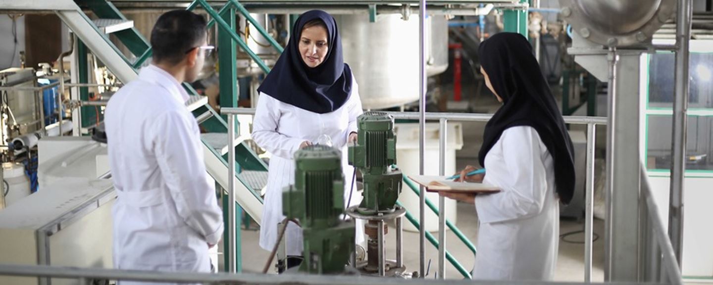 طراحی و ساخت دستگاه تقطیر مولکولی مسیر کوتاه در سازمان پژوهشهای علمی و صنعتی ایران